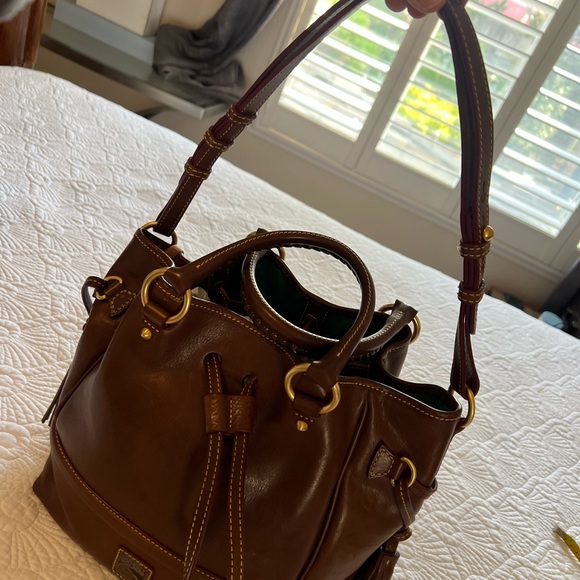 Dooney & Bourke Brown Leather Shoulder tote Leather Bag with mini purse - Picture 2 of 16